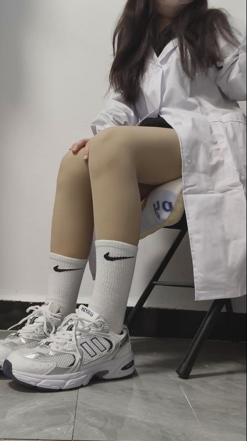 【新-足控】泡泡-厚肉丝 医生扮演【1V】【308MBpikpak云盘】